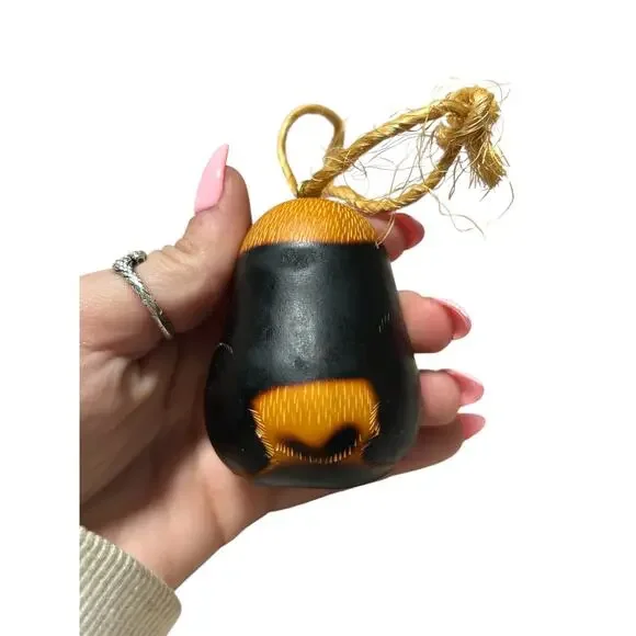 Vintage Hand-Carved Panda Peruvian Gourd Ornament Folk Art - Picture 3 of 4